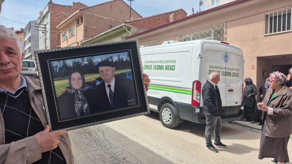 70 yıllık aşkta 1 gün arayla veda