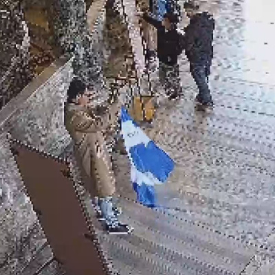 Ayasofya'da bayrak provokasyonu! Yabancı uyruklu 2 kişi tutuklandı!