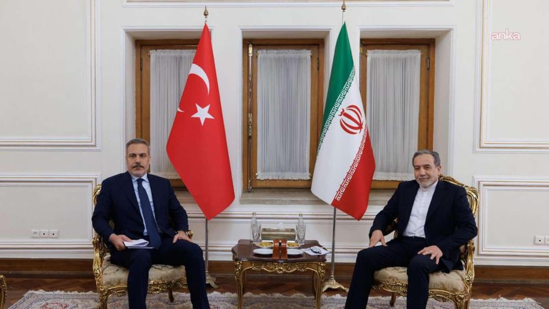 Bakan Fidan İranlı Mevkidaşı Arakçi ile Görüştü: ABD-İran Müzakereleri Ele Alındı