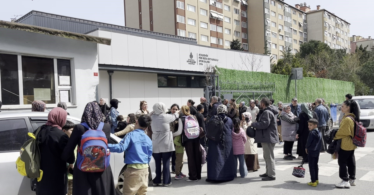 Ataşehir'de Öğrenciler Tavuk Dönerden Zehirlendi