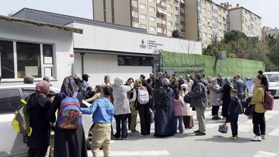 Ataşehir'de 26 öğrenci zehirlendi