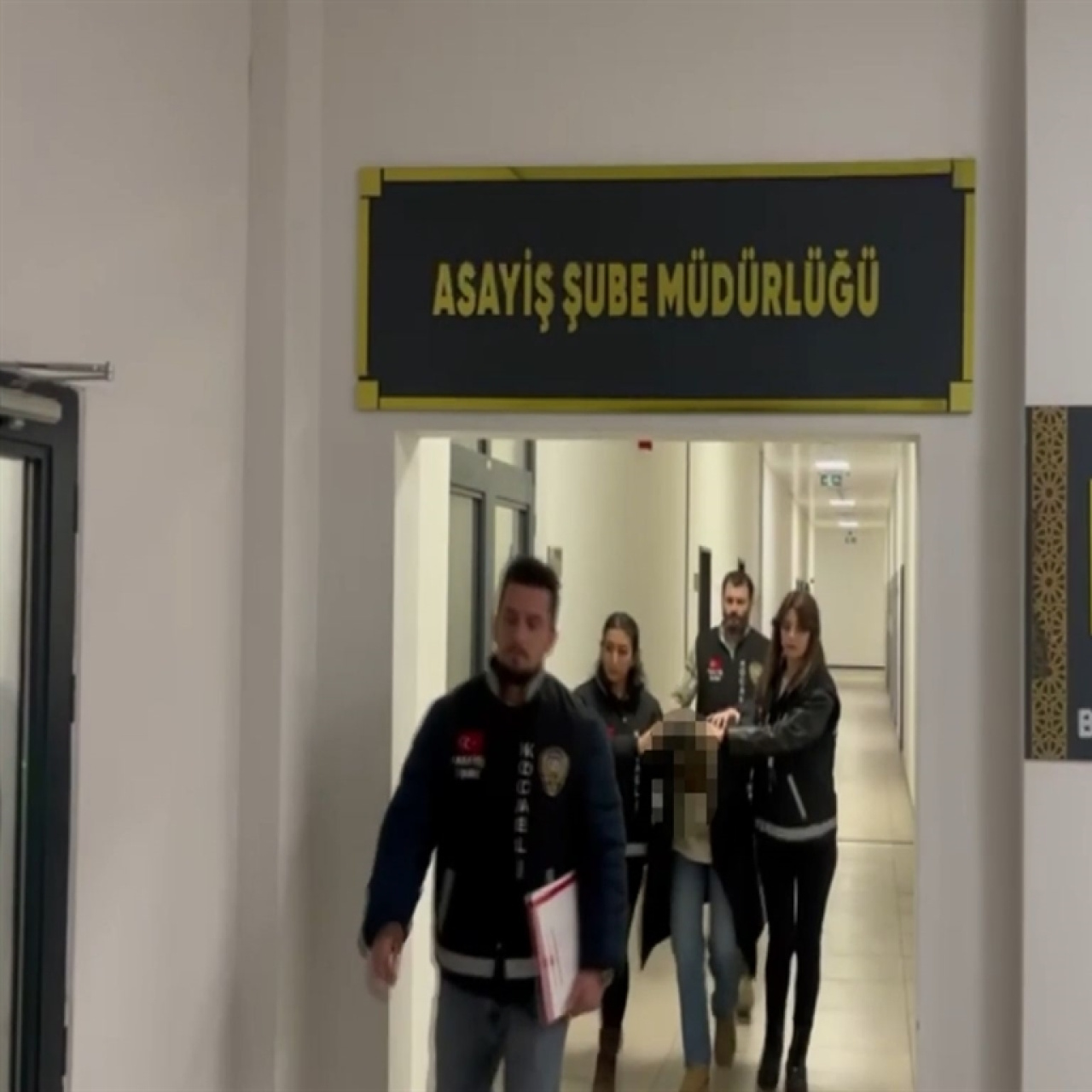 Bebeğini çöpe atmıştı! Cani anne hakim karşısında