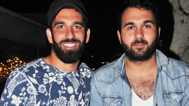 Turan kardeşler birbirini sildi