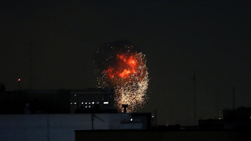 Tahran'da bomba patladı