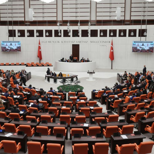 Sosyal medyaya ve doğum iznine yönelik düzenlemeler TBMM Genel Kurulunda