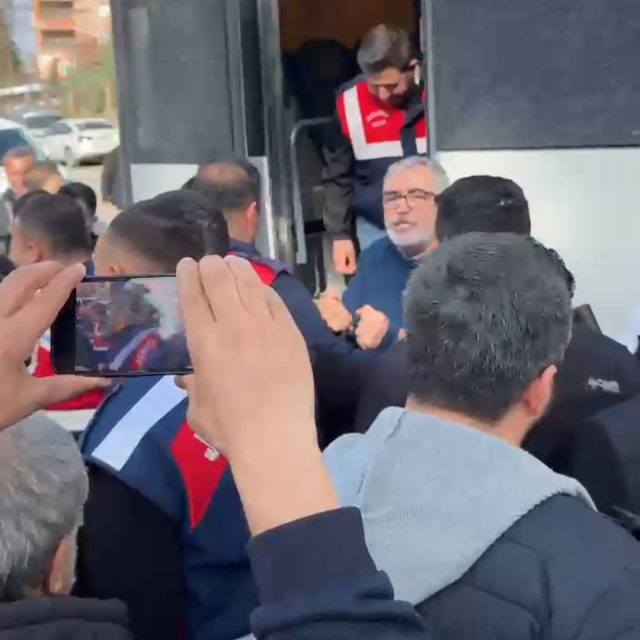 Fadıl Akgündüz ekiplerle tartıştı