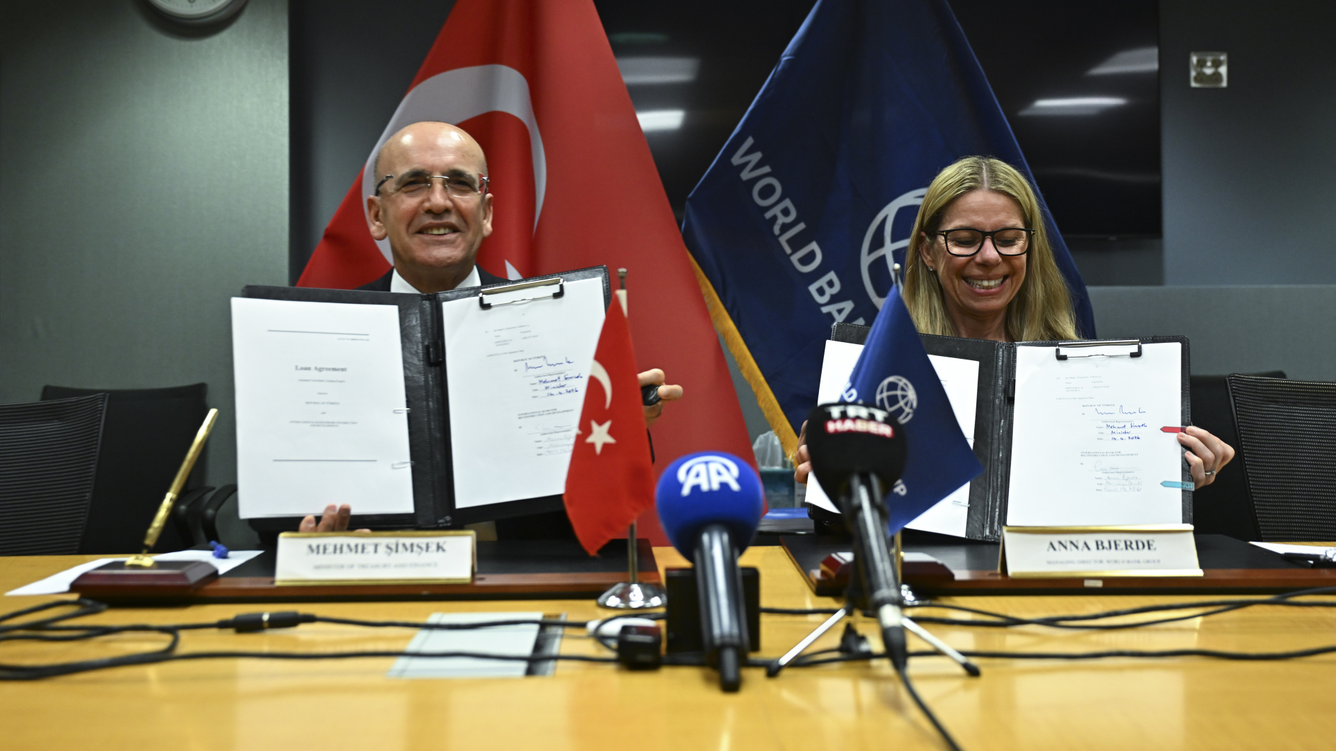 Hazine Bakanı Şimşek, Dünya Bankası'ndan 1,67 Milyar Euro'luk İstanbul Demiryolu Projesi İçin İmza Attı