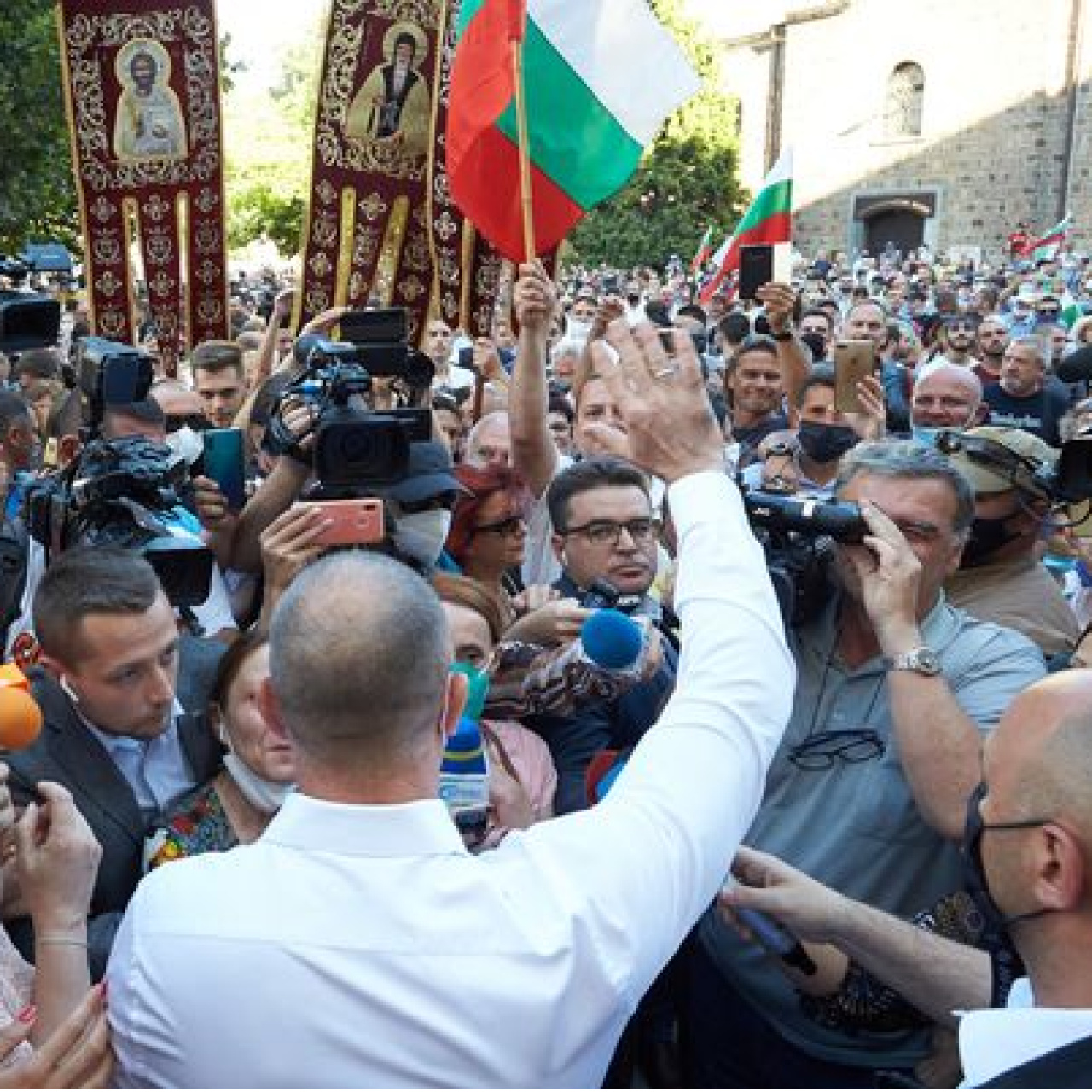 Bulgaristan’da halk pazar günü sandık başına gidiyor