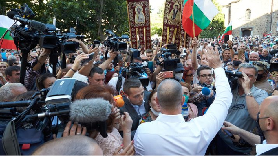 Bulgaristan'da halk pazar günü sandık başına gidiyor