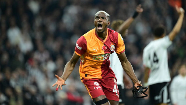 Osimhen elini taşın altına koydu!