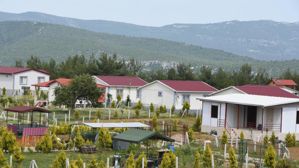 Hobi bahçesinde bağ evi-villa ayrımı