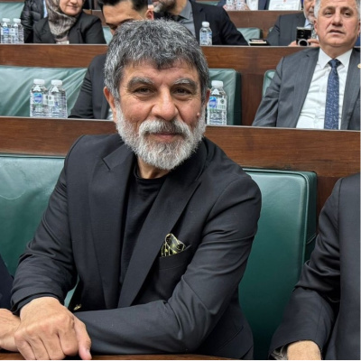 Ünlü oyuncu, AK Parti grup toplantısında