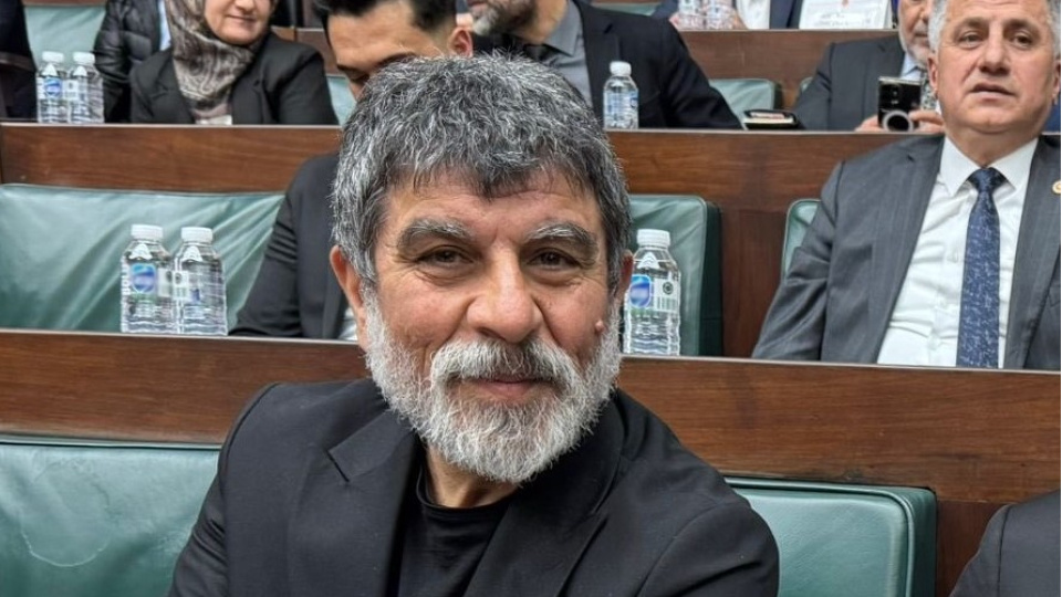 Ünlü oyuncu, AK Parti grup toplantısında