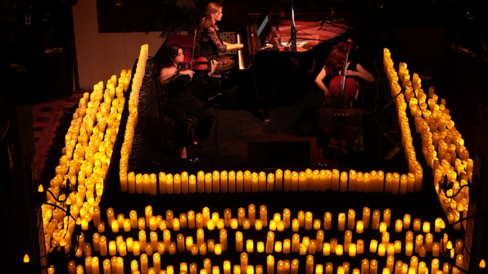 İstanbul'da mum ışığında konser