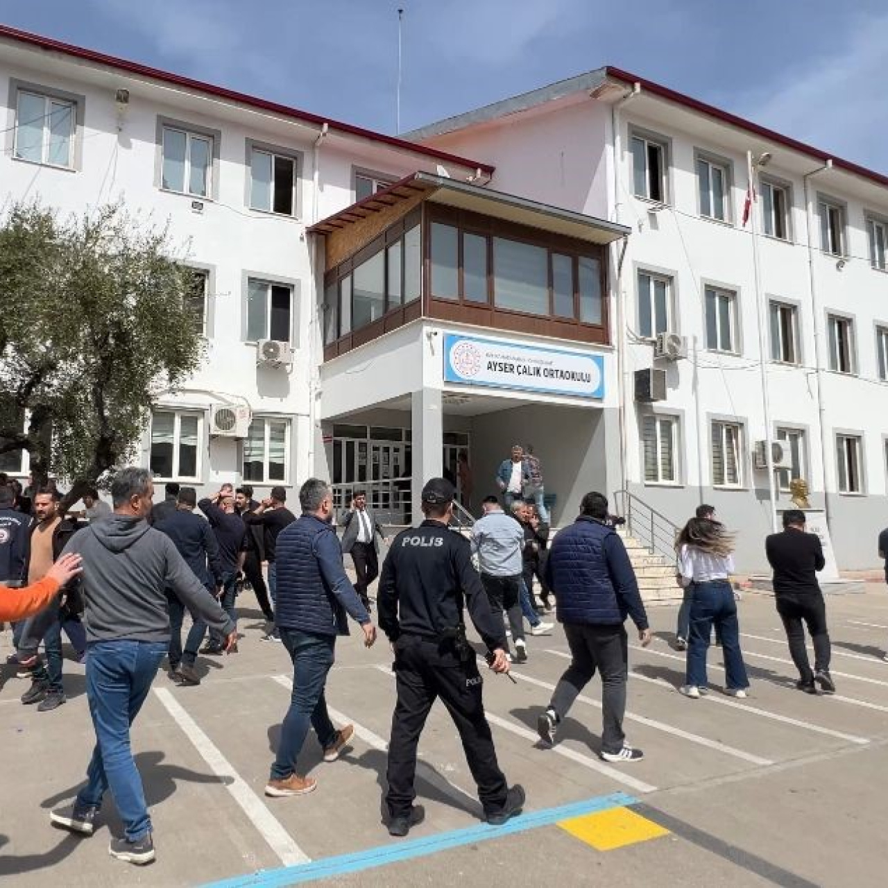 Maraş'ta Can Kaybı: Eğitim Camiası Yasa Düşürdü