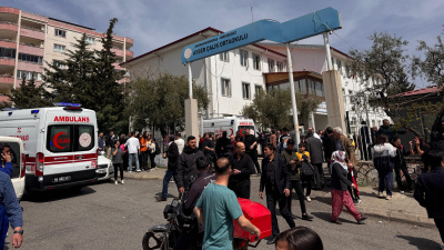 5 silah ve 7 şarjörle okula gitti! 2 sınıfı hedef aldı!