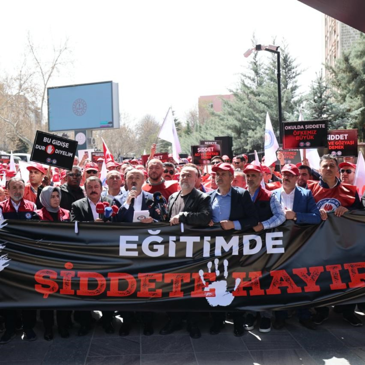 Eğitimcilerden acil önlem çağrısı