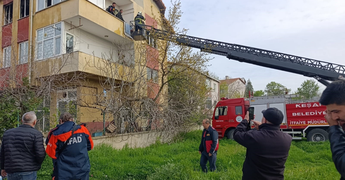 23 yaşındaki madde bağımlısı evi ateşe verdikten babasına yardım isteydi