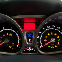 Araç uyarı ışıkları ne anlatıyor?