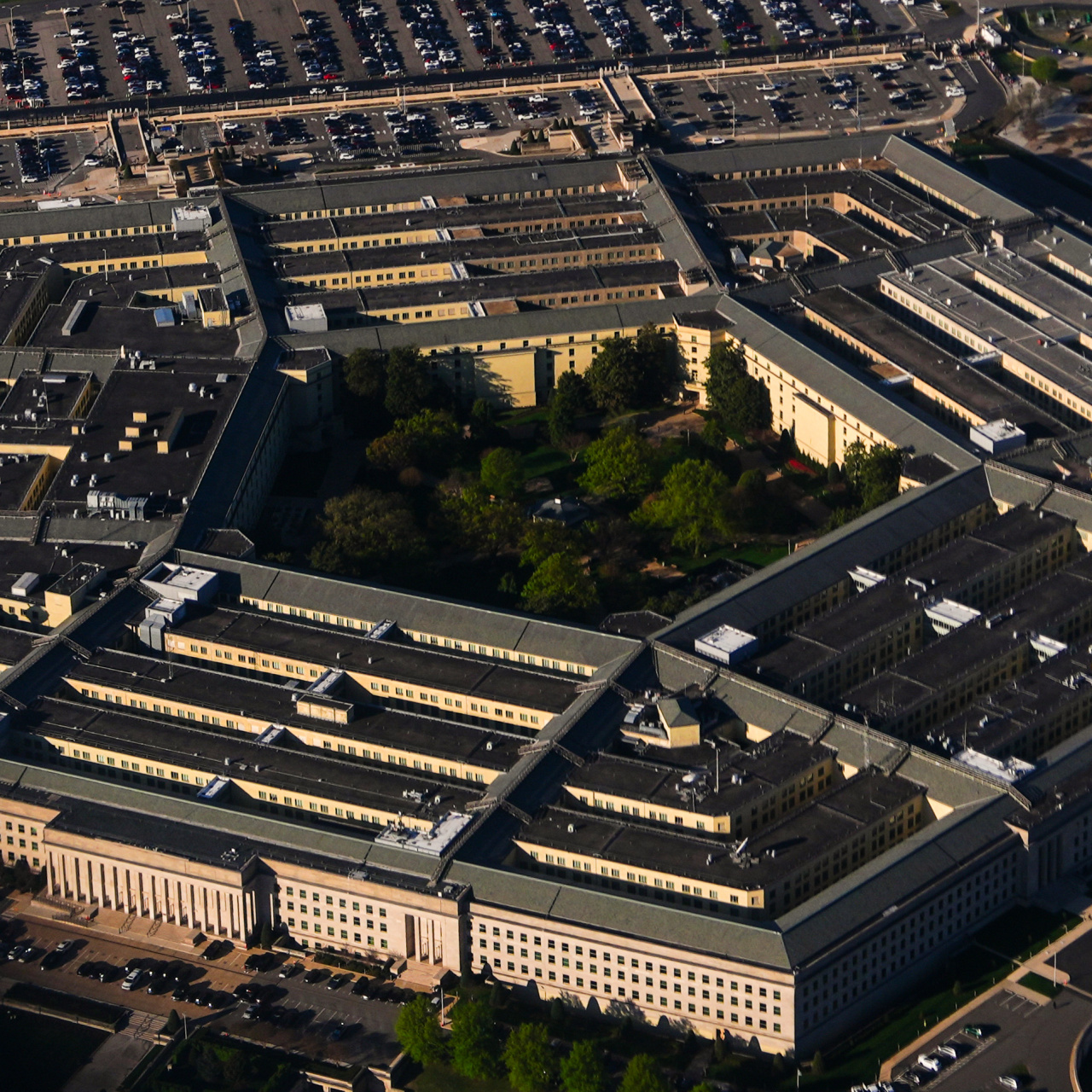 Pentagon'un stokları azaldı: Çare otomotiv sektörü