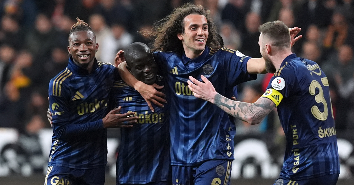 Fenerbahçe'nin Çaykur Rizespor'akarşı oyununda 117 gün sonra liderlik