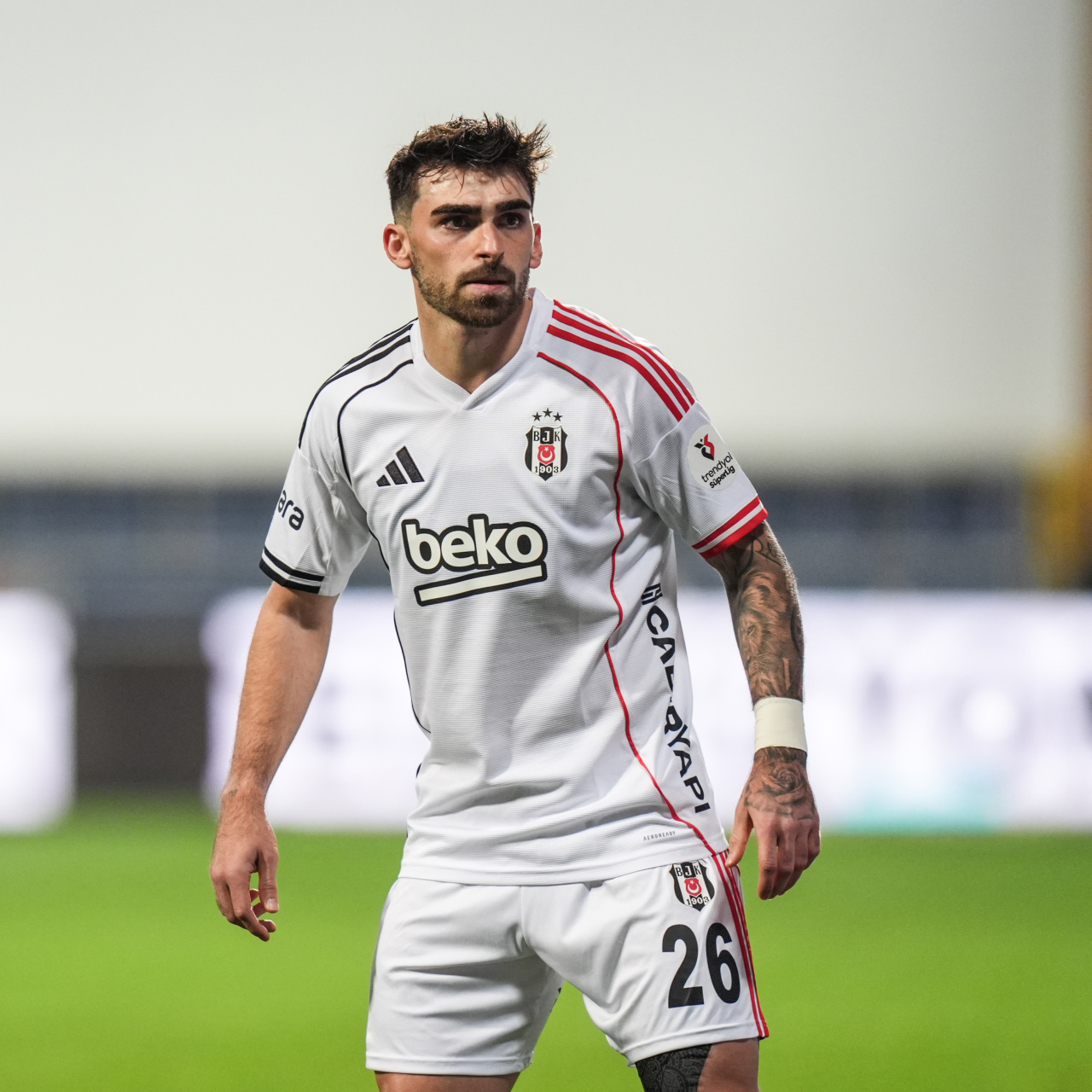 Beşiktaş'ın solunda forma savaşı!