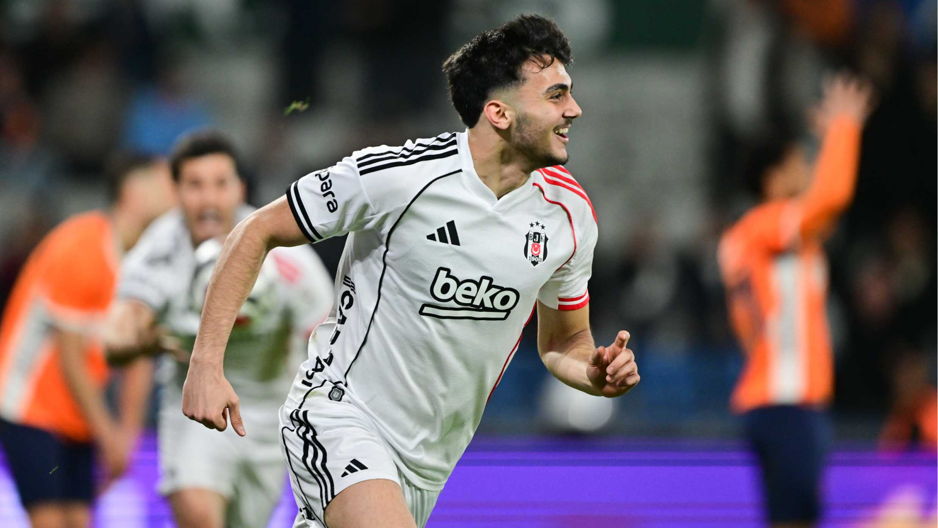 Beşiktaş'ta Mustafa Hekimoğlu'nun Geleceği Belirsiz: Kiralık Gönderilmesi Gündemde