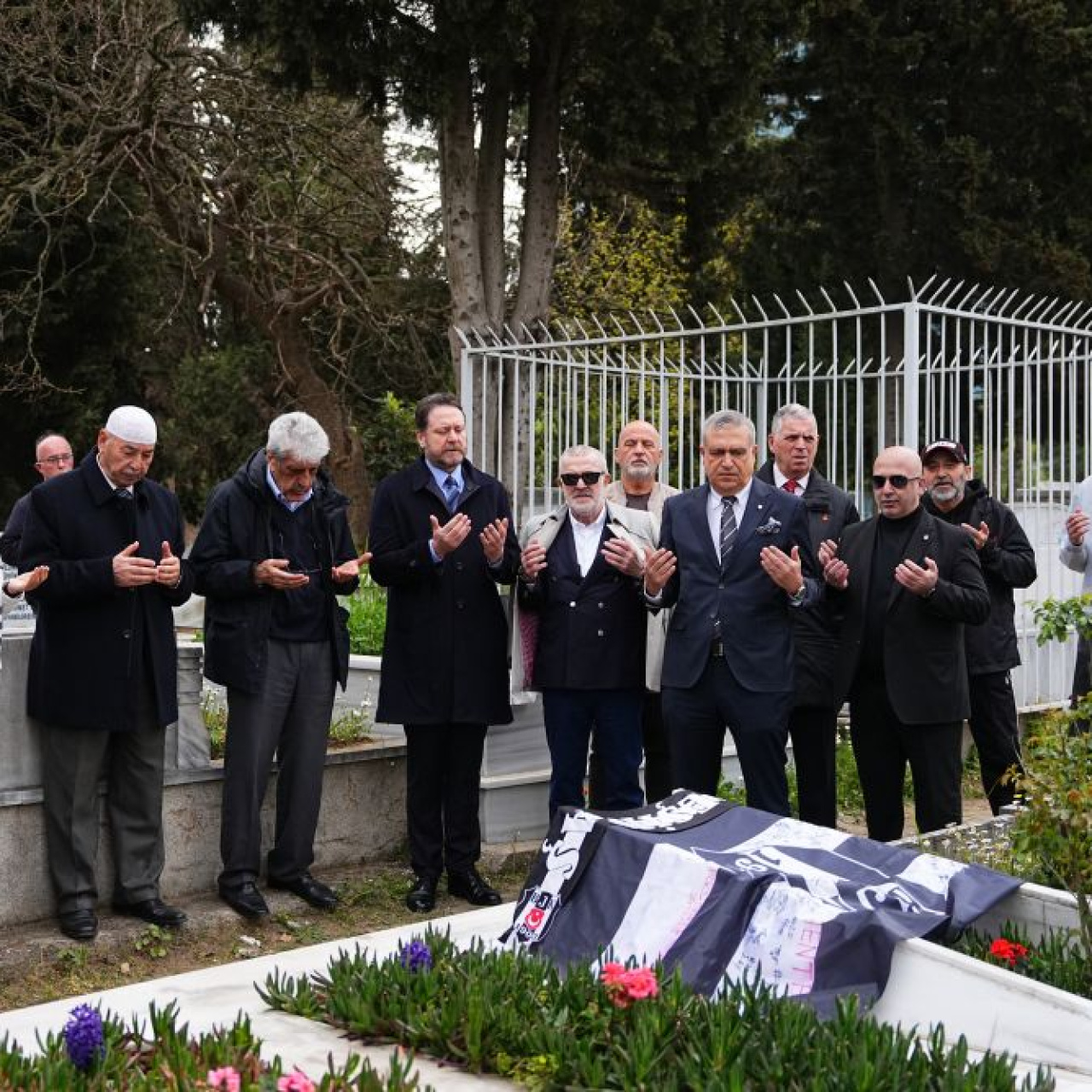 "Baba Hakkı" kabri başında anıldı