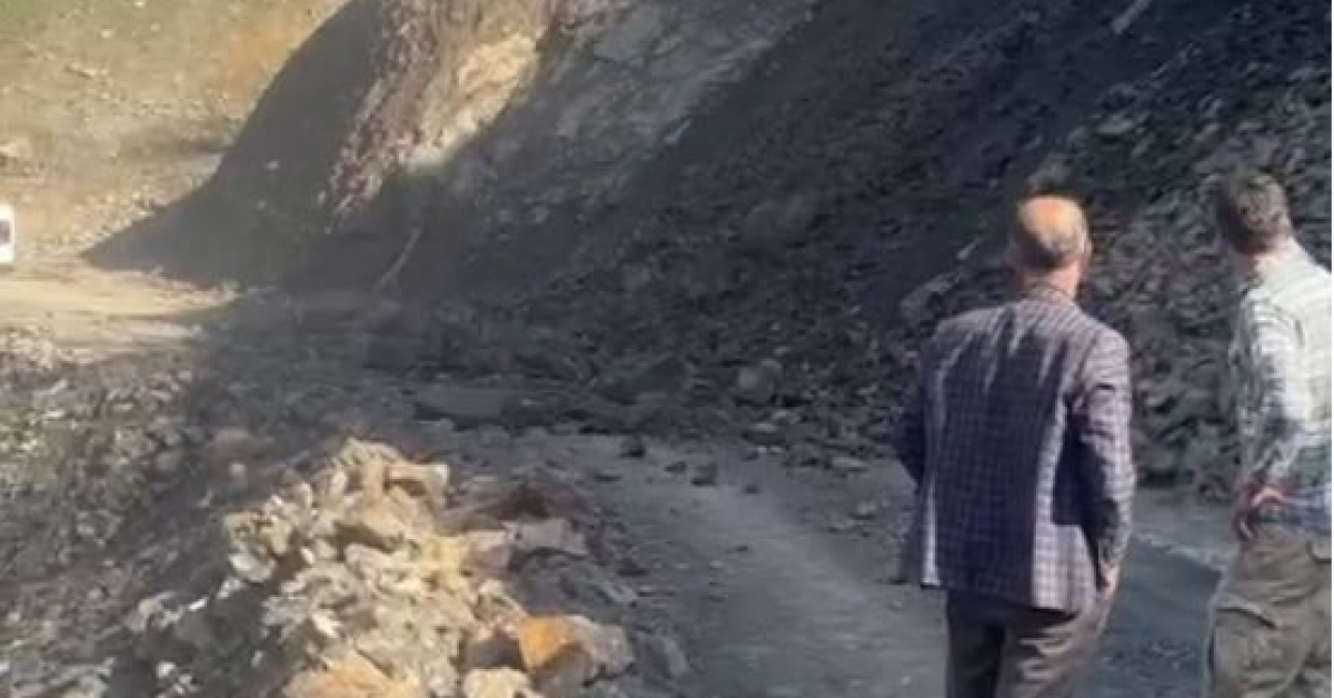 Sason'da Elagöz Köyü Yolunda Heyelan