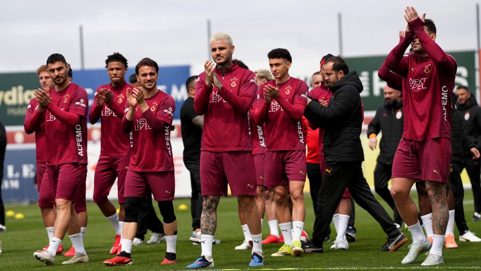 G.Saray'da coşkulu antrenman!