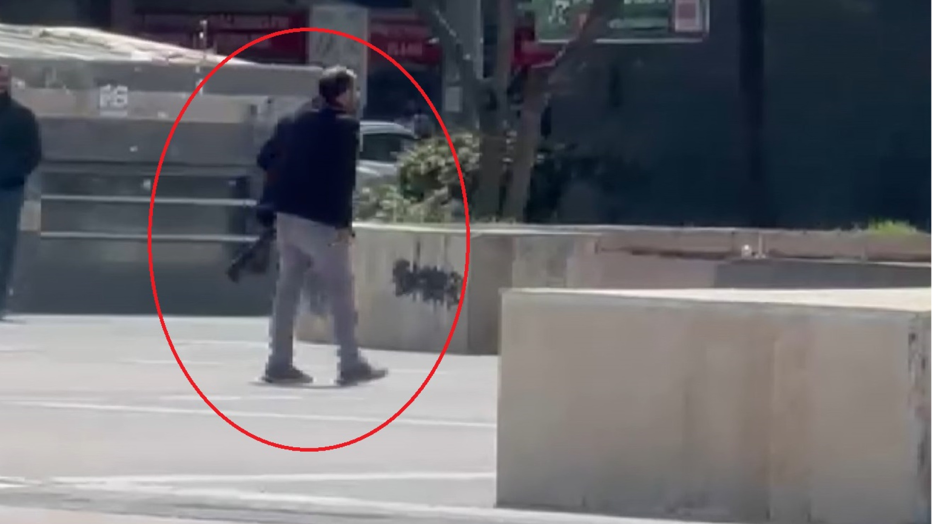 Diyarbakır'da Pompalı Tüfekle Meydanda Yürüyen Şahıs Polis Tarafından Gözaltına Alındı