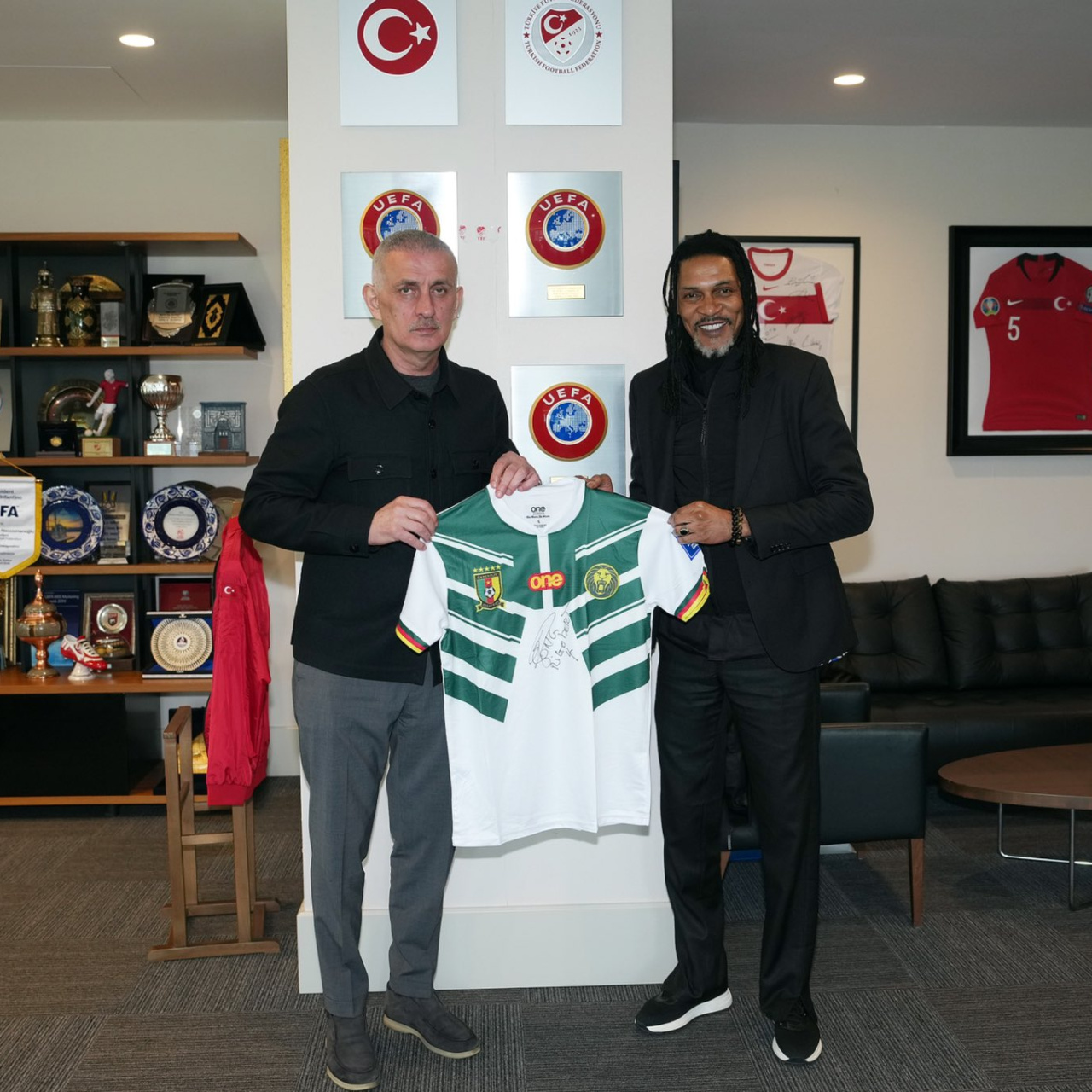 Song'dan Hacıosmanoğlu'na ziyaret!