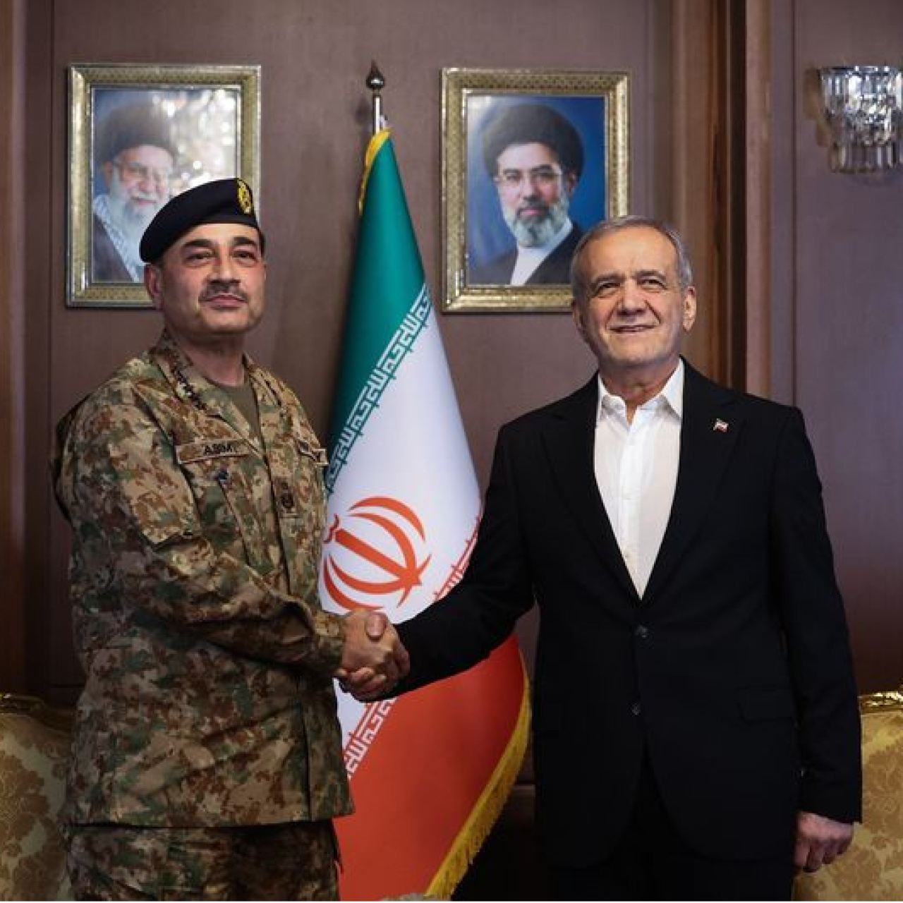 Mesud Pezeşkiyan, Asım Munir ile görüştü