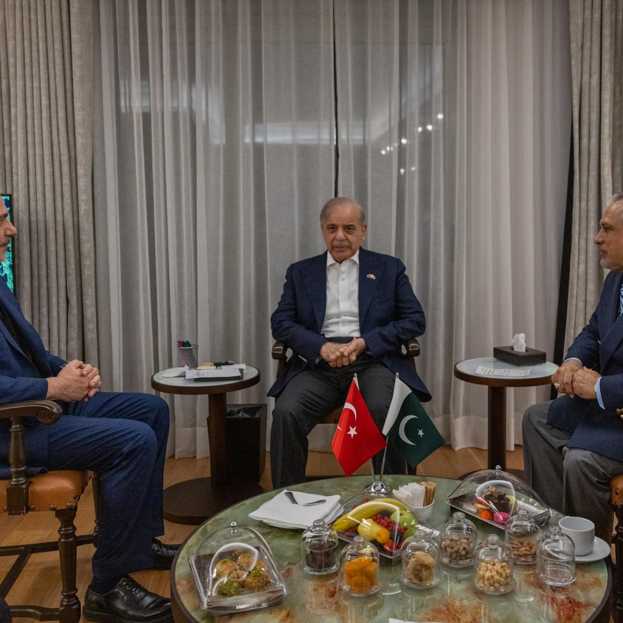 Bakan Fidan, Şahbaz Şerif'le görüştü