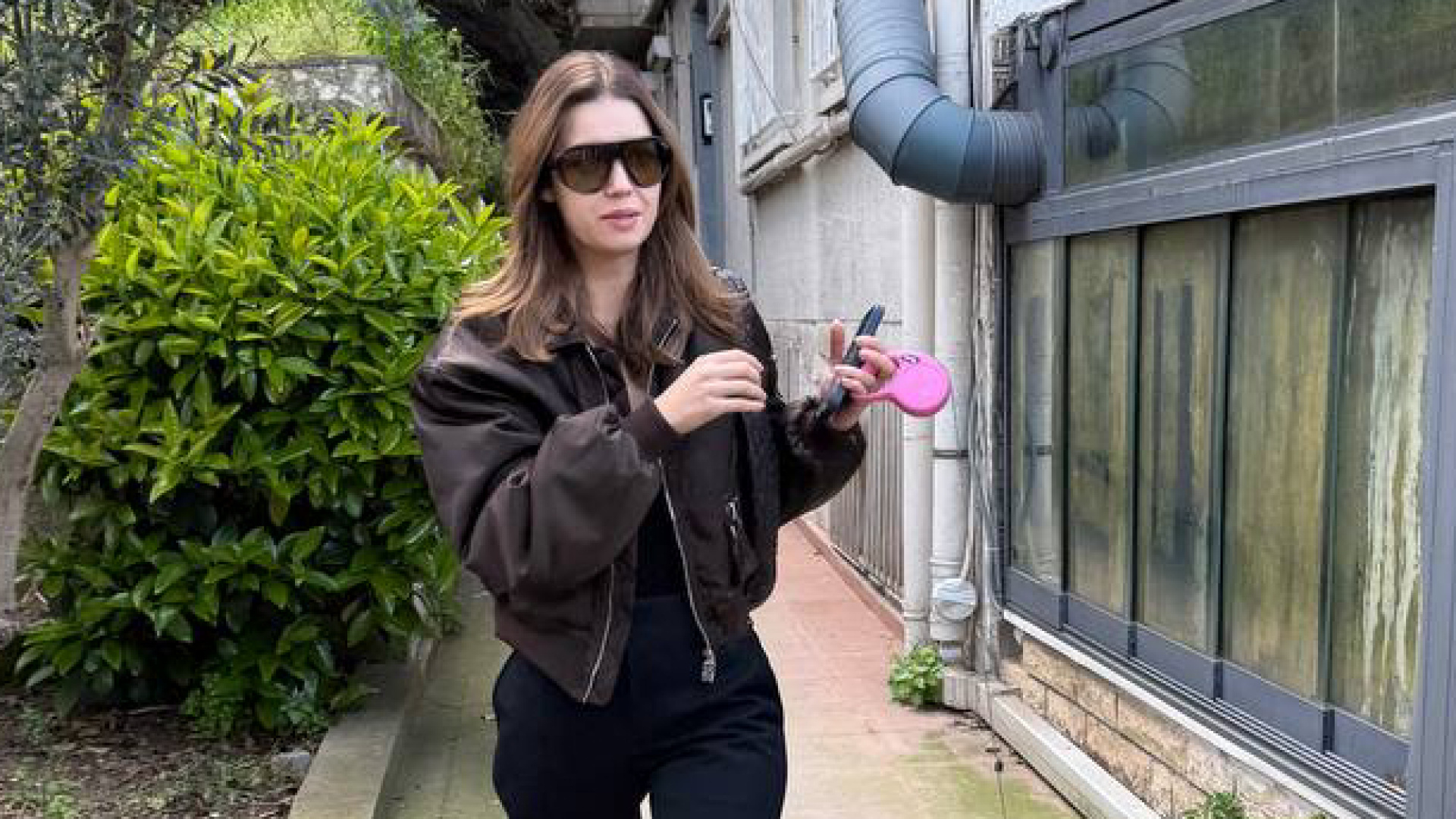 Afra Saraçoğlu Bebek'te Görüntülendi: 'Her Şey Yolunda' Dedi