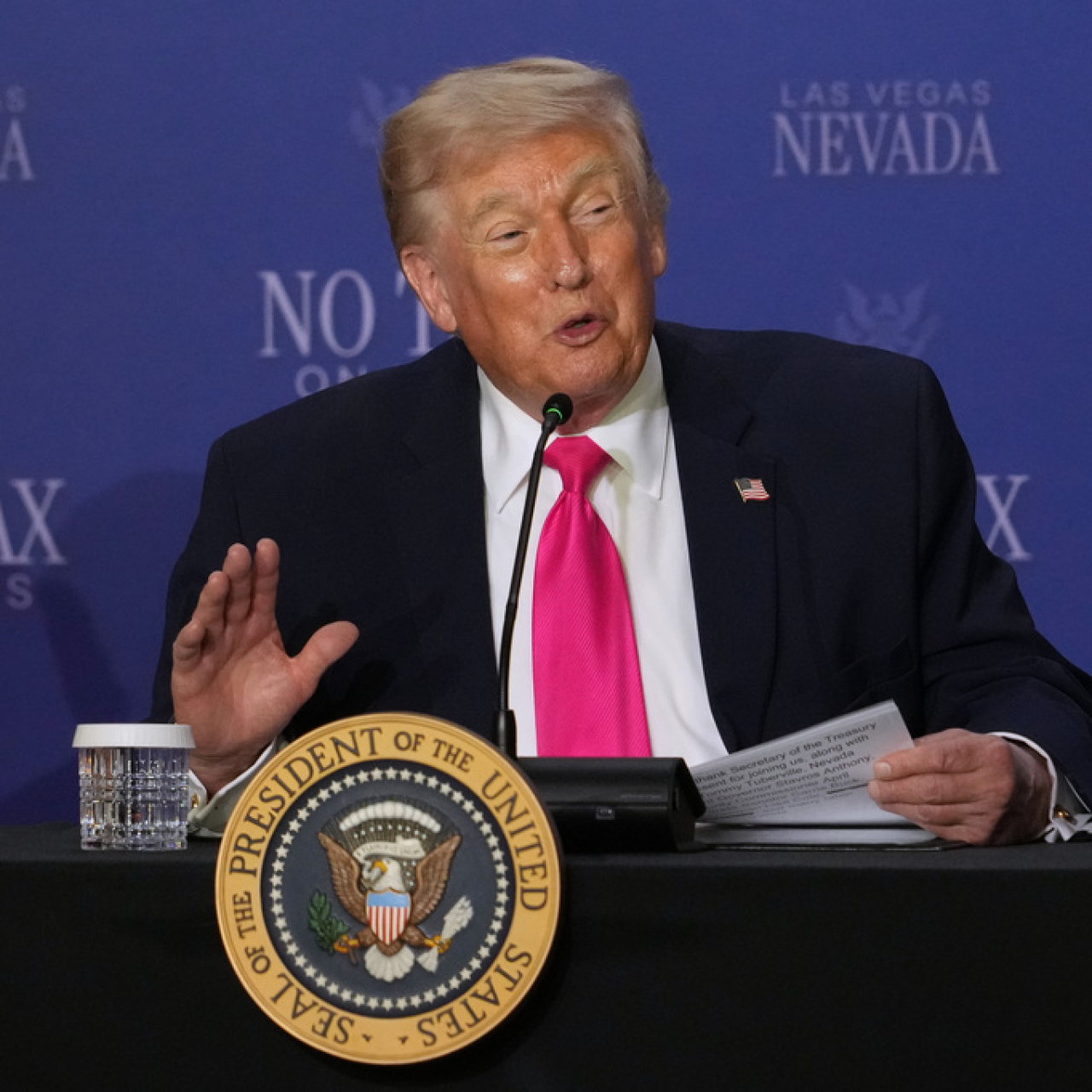 Trump'tan Papa'ya: Gerçek dünyayı anlamalı