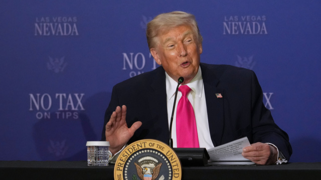 Trump'tan Papa'ya: Gerçek dünyayı anlamalı