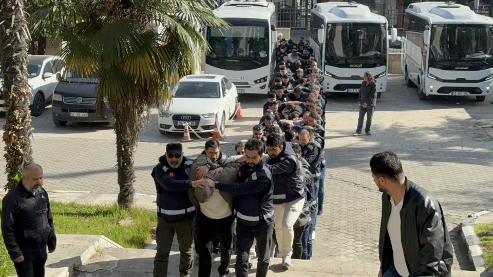 Suç örgütü operasyonu: 25 gözaltı