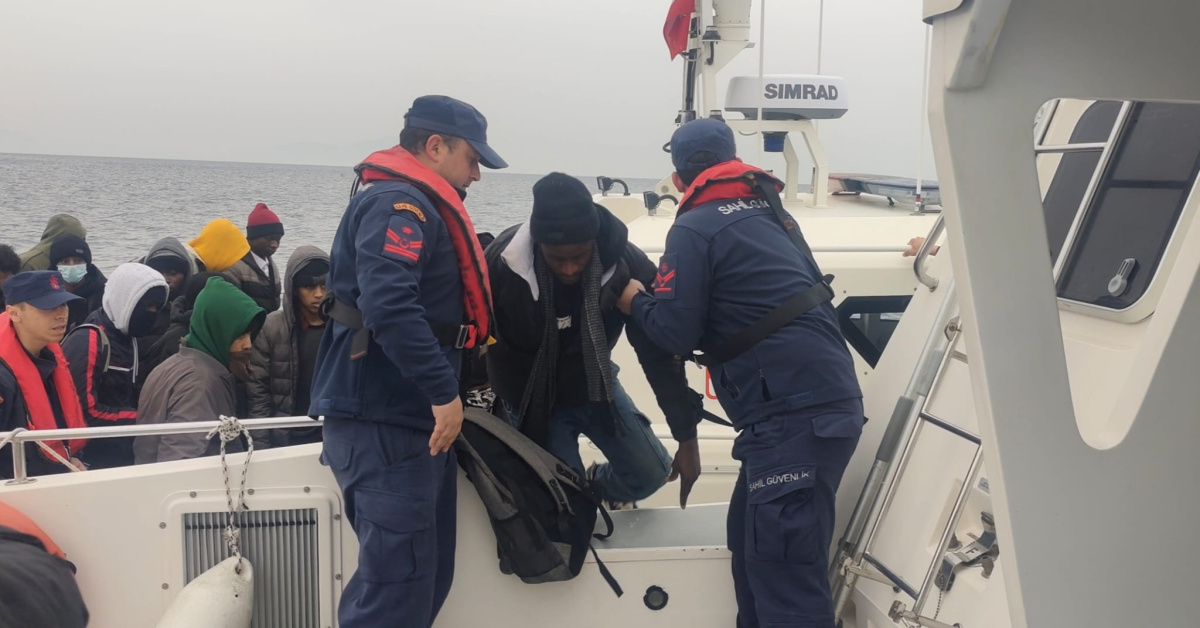 İzmir'de 26 Göçmen Kurtarıldı, 19 Yakalandı