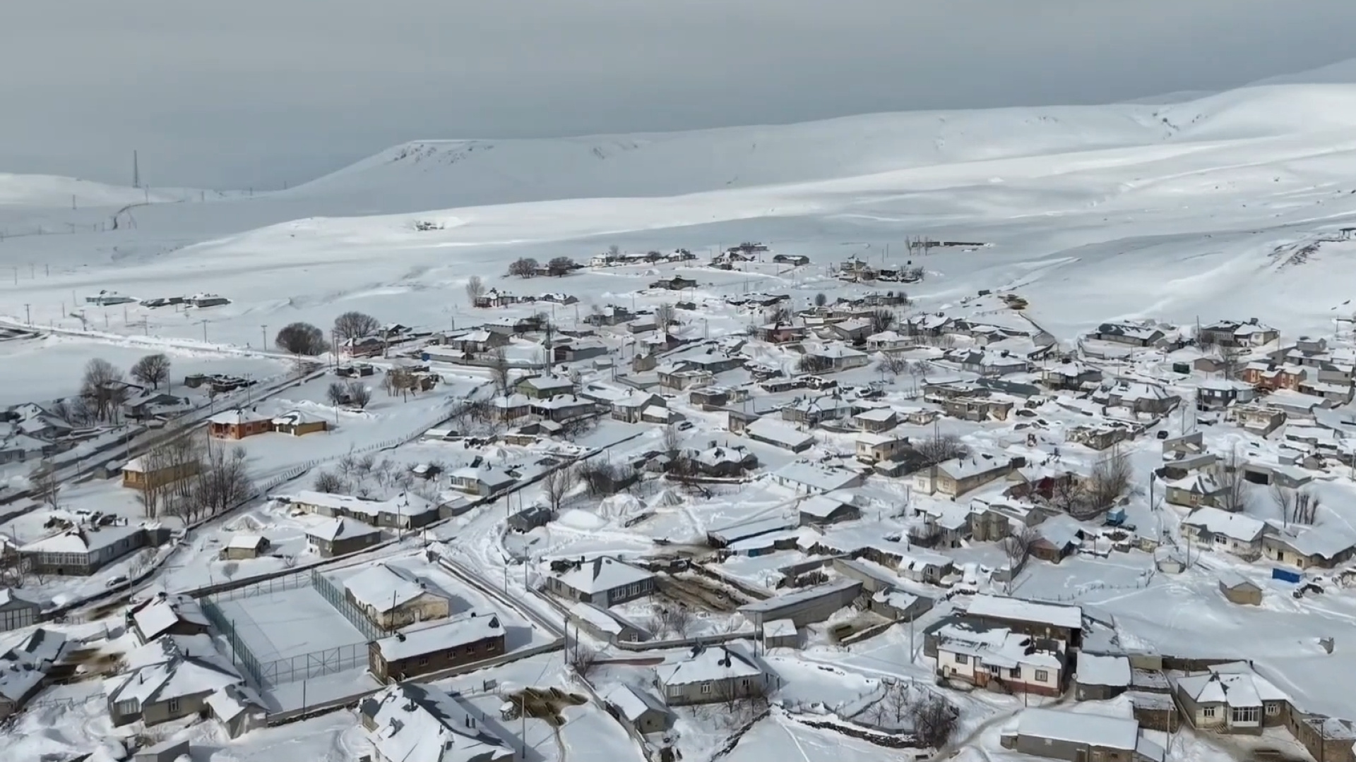 Van ve Bitlis'te Nisan Ayında Bile Zorlu Kış Şartları Devam Ediyor