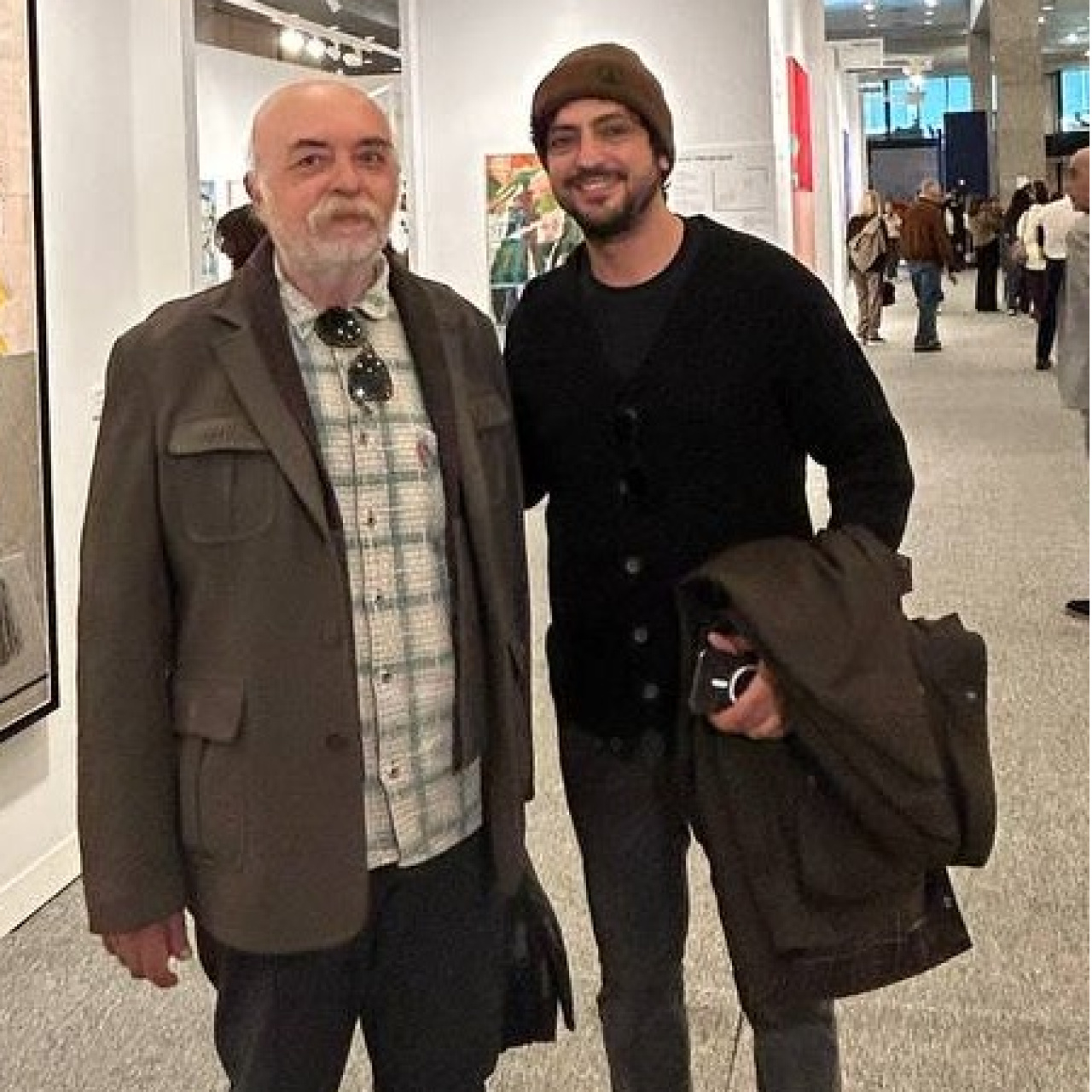 Ünlüleri buluşturan sergi