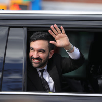 Hâlâ rap kariyerinden para kazanıyor