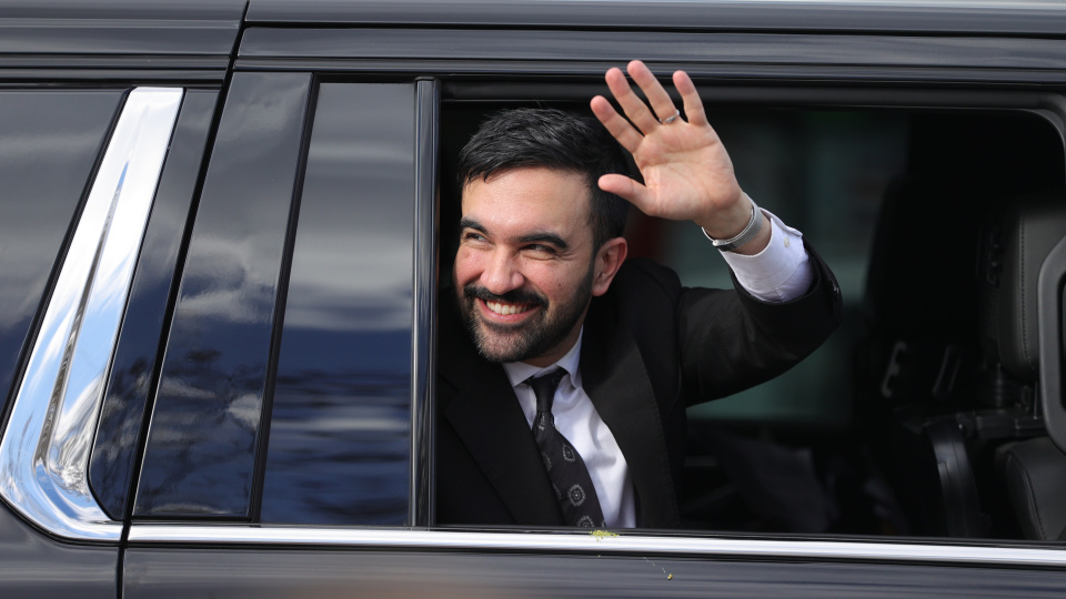 Hâlâ rap kariyerinden para kazanıyor