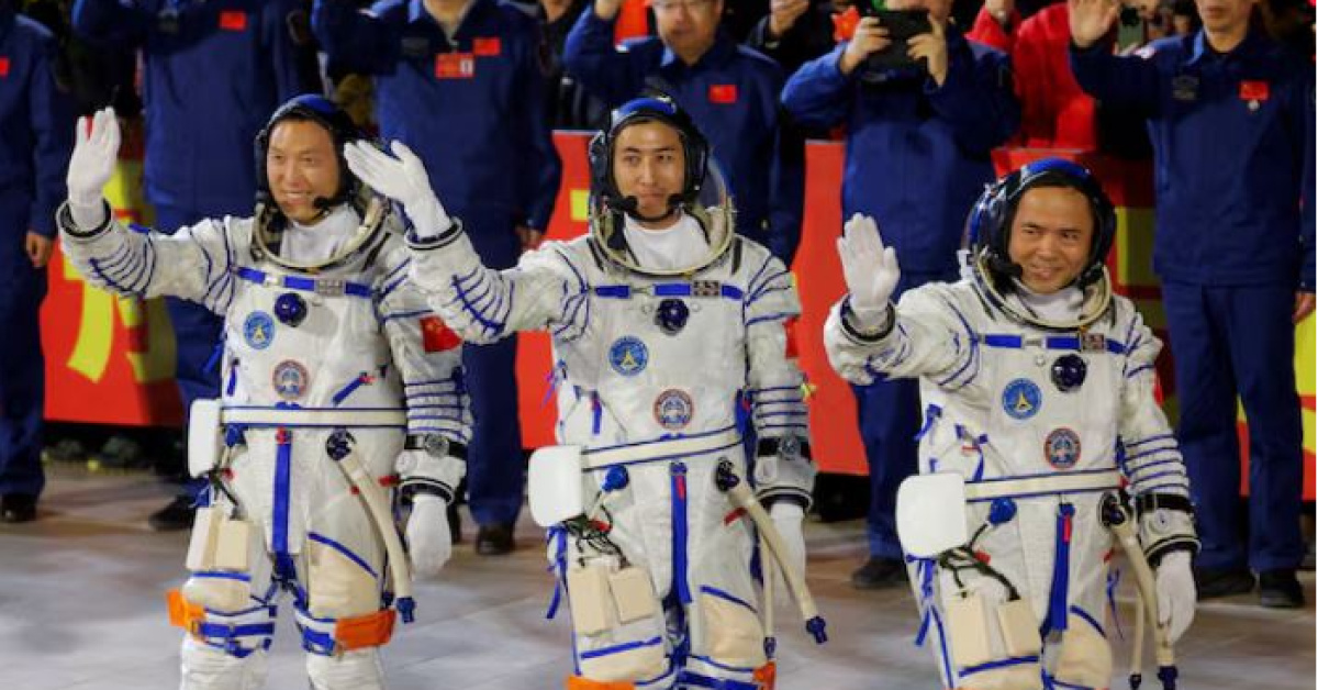 Çin Astronotları Uzayda 1 Ay Daha Kalacak