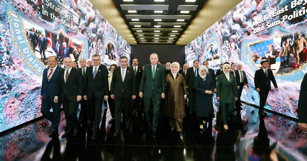 Emine Erdoğan Antalya Diplomasi Forumuna Temenni Yaptı