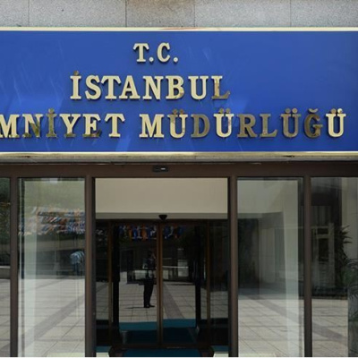 Bayrağı yaktı, serbest kaldı