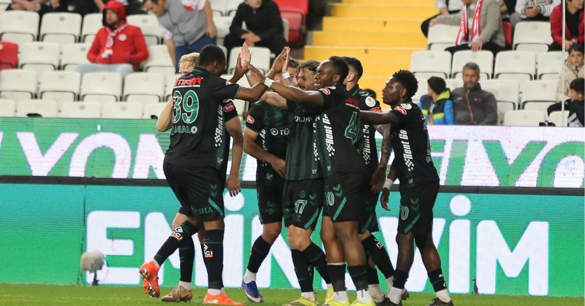 Konyaspor 2-0 Antalyaspor'ümağlup ediyor