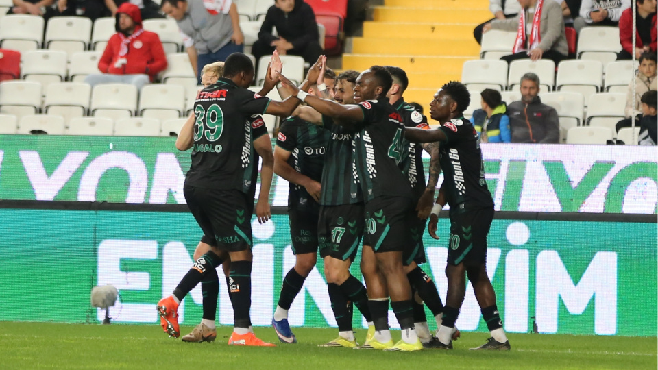 Konyaspor 2. yarıda açıldı!