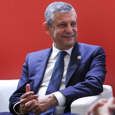 Özel, İspanya'da temaslarda bulundu