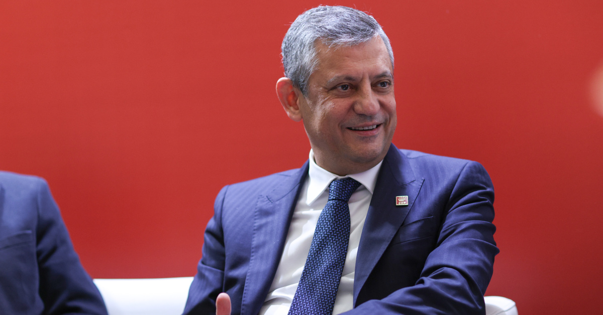 Özel, İspanya'da Temaslarda Bulundu